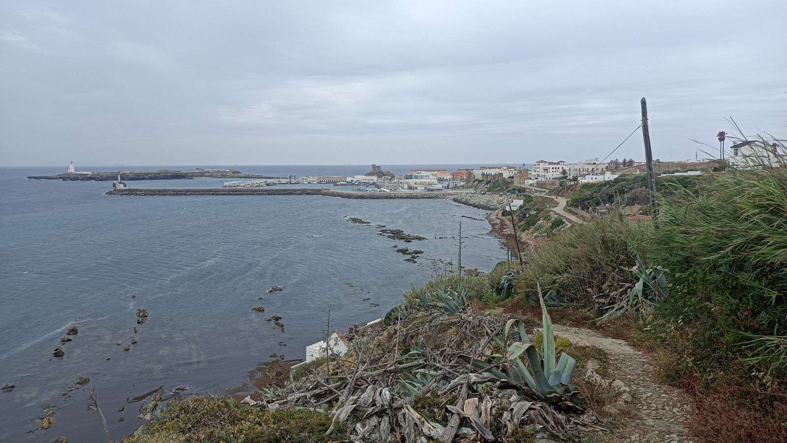 Perdemos altura para alcanzar las primeras casas de Tarifa.