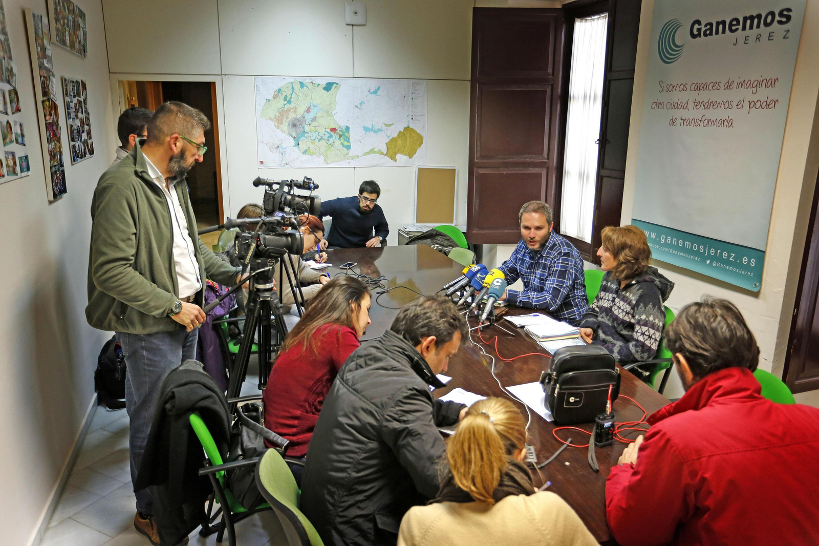 Un momento de la rueda de prensa ofrecida ayer por Ganemos Jerez.