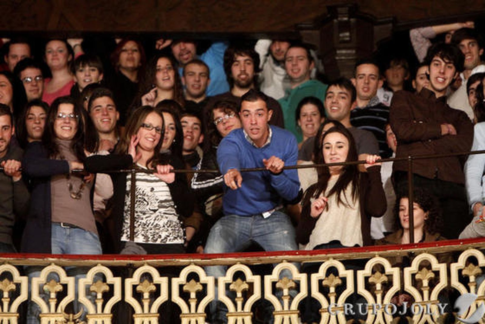 Ambiente del público en el gallinero del Gran Teatro Falla

Foto: Jesus Marin / Lourdes de Vicente