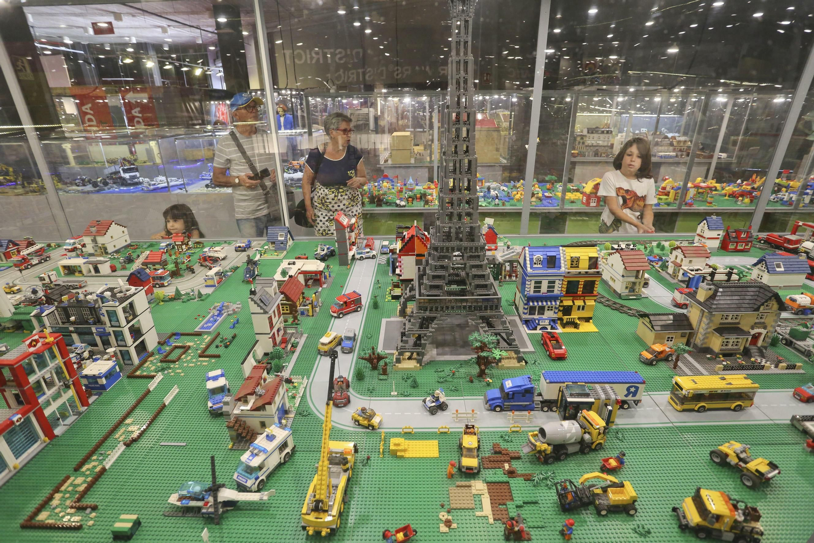 Las fotos de la exposición de Lego en el Muelle Uno de Málaga