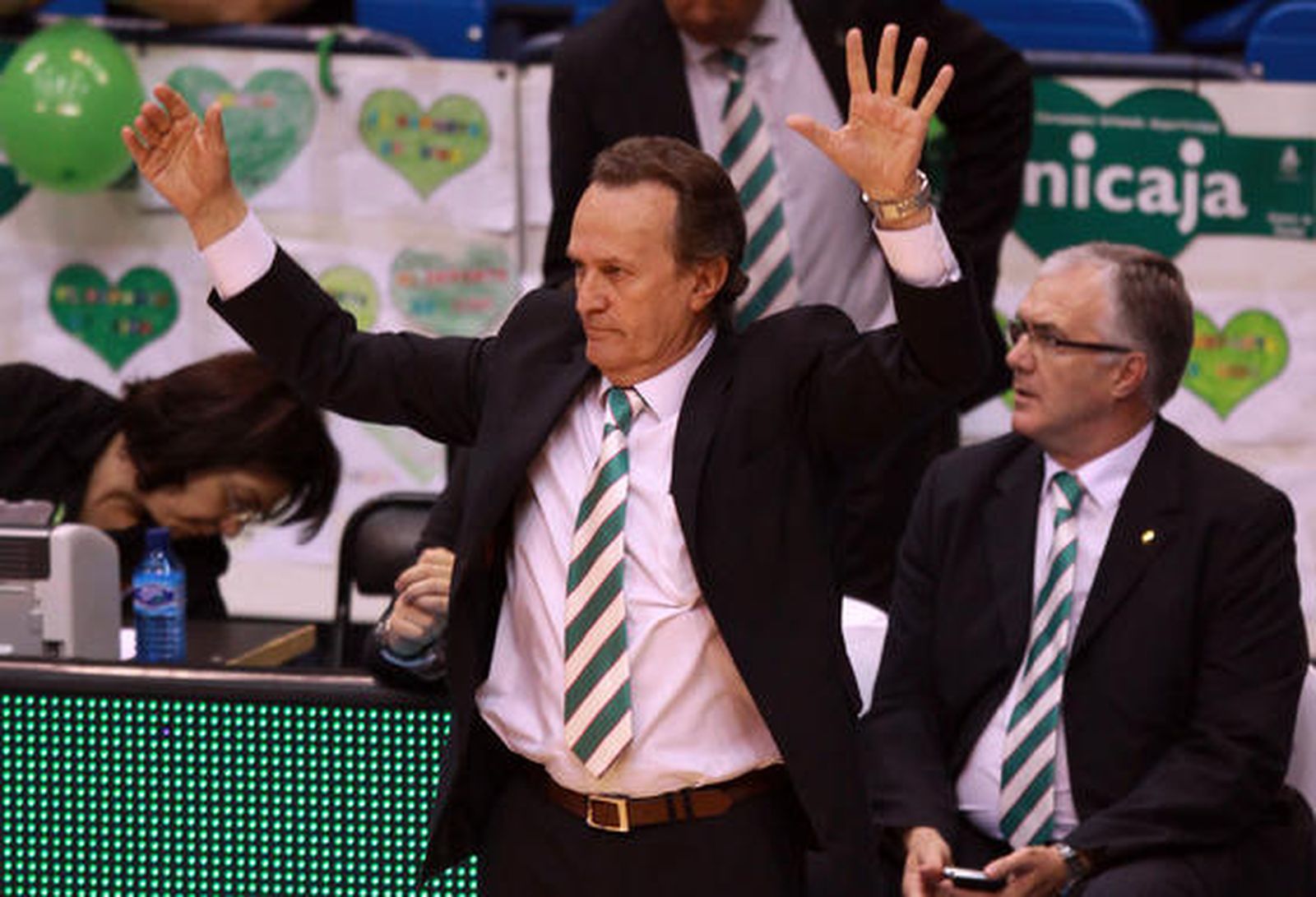 Los malagueños firman un 12-5 en la segunda vuelta y tras ganar al equipo vitoriano (70-62) consiguen el deseado quinto puesto


Foto: Migue fernandez