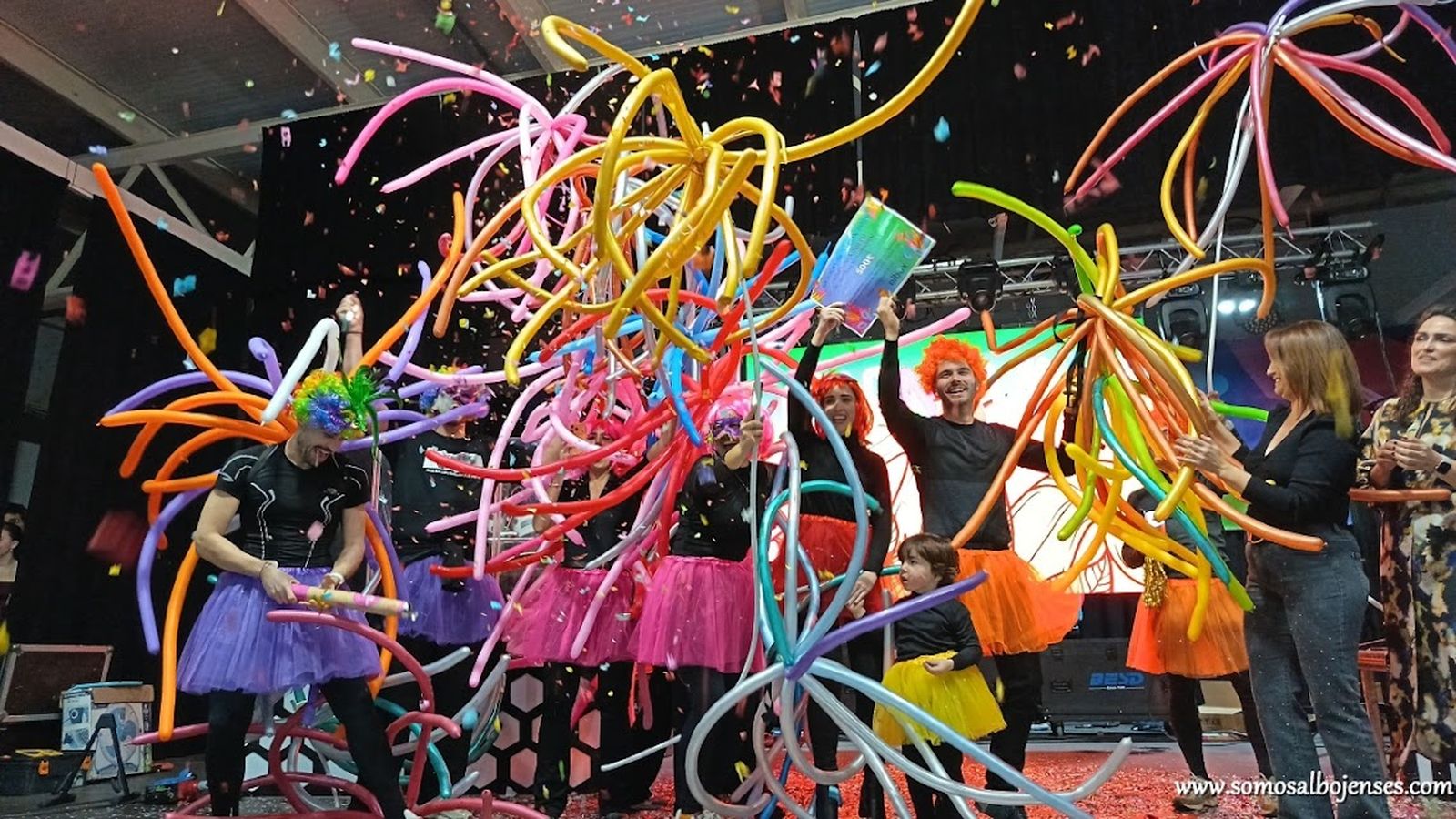Marta no logra apagar la llama del Carnaval en Albox que llenó de magia el Centro de Agua y Salud