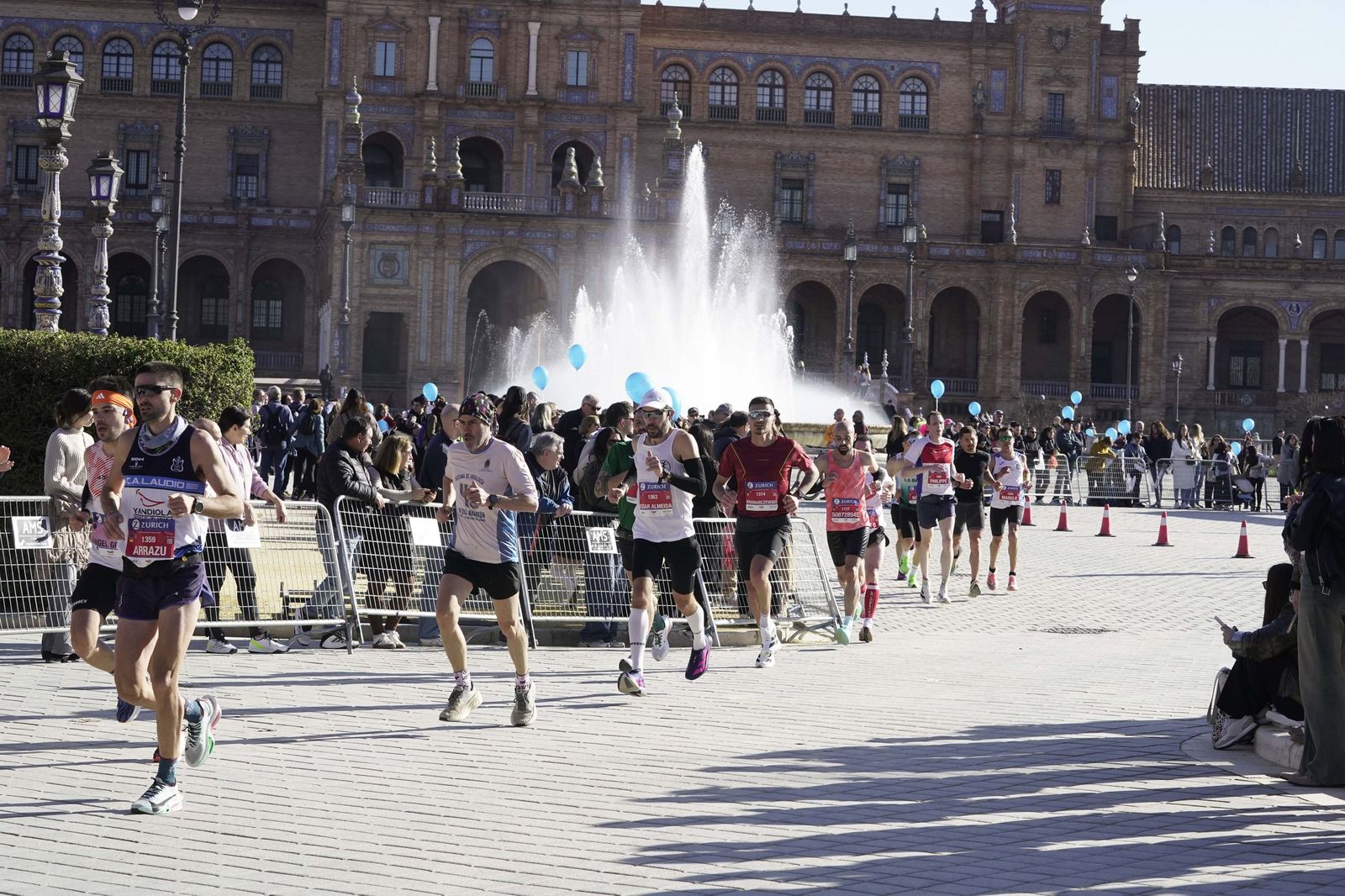 El Zúrich Maraton de Sevilla 2026 en la Plaza de España, galería 1