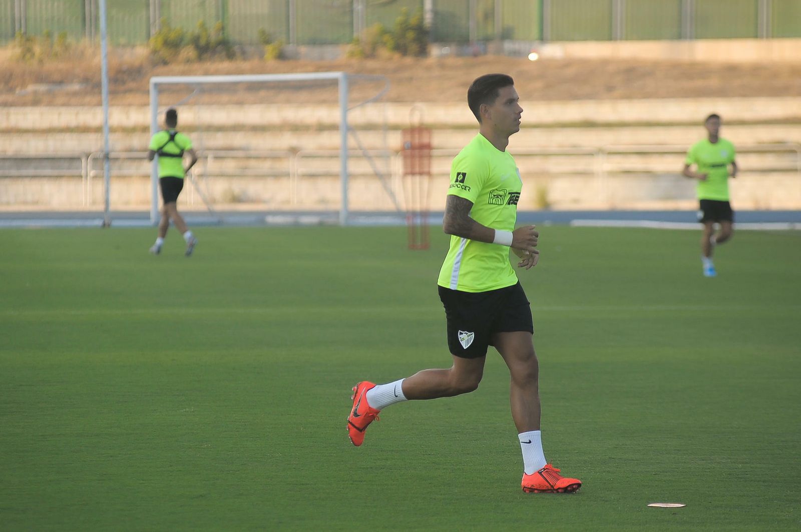 Las fotos del entrenamiento del Málaga CF tras la tormenta