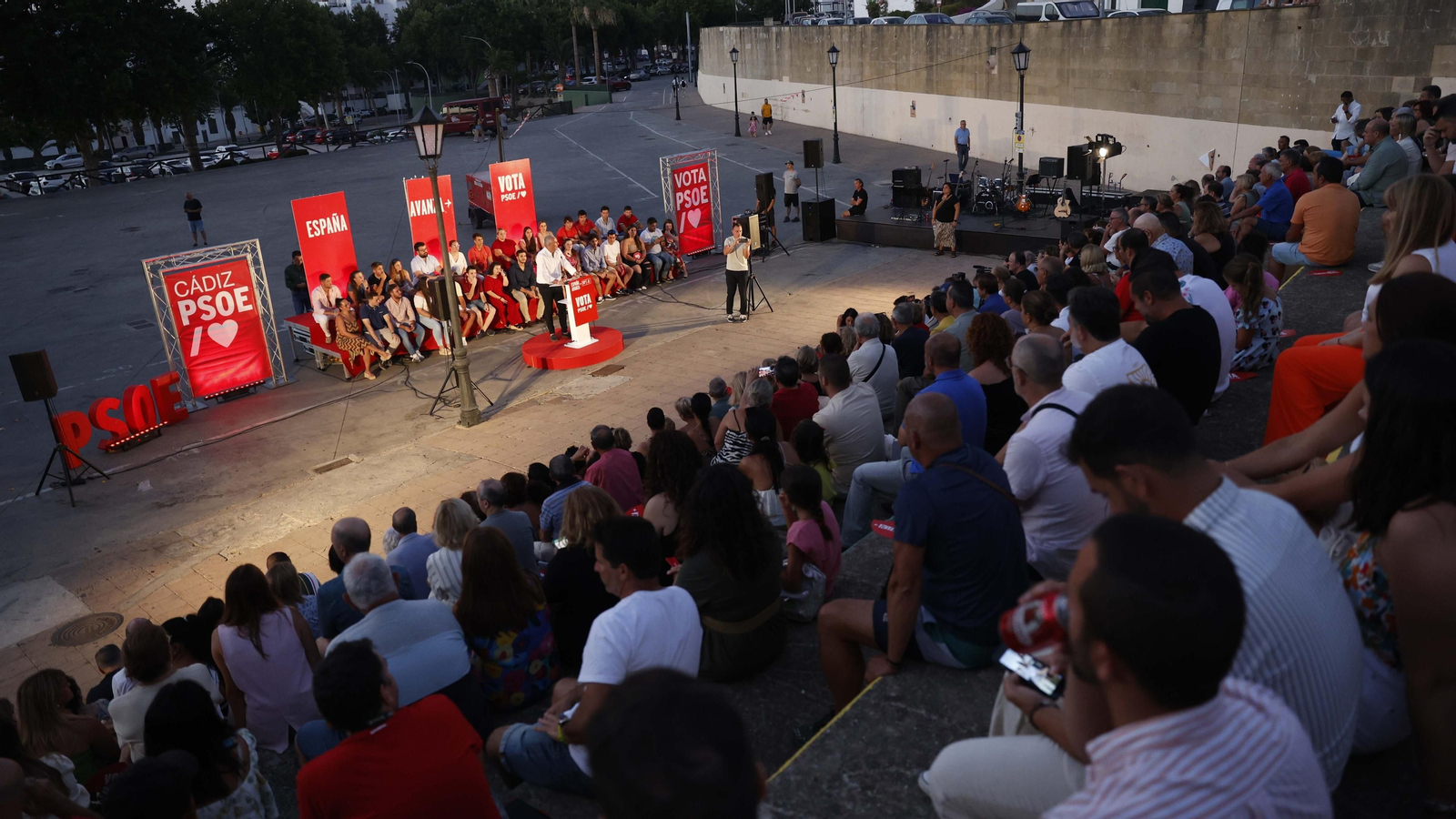 Las fotos del ministro Jose Manuel Albares durante el mitin en San Roque