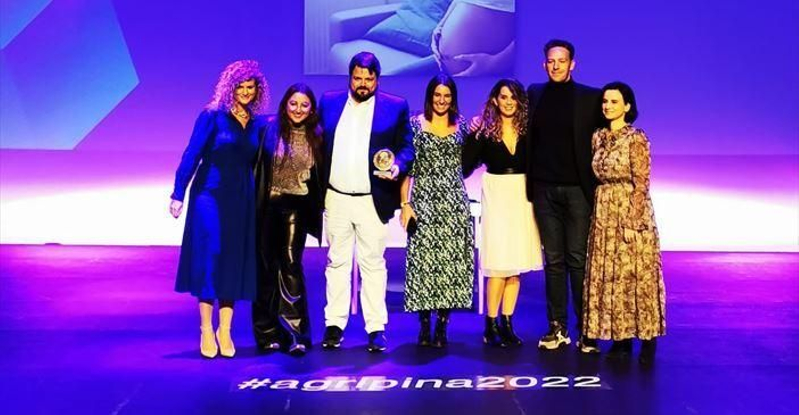 La agencia Hawkins de Algeciras recoge los premios.