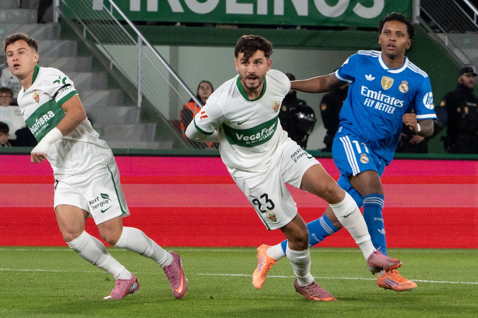 Víctor Chust en un partido del Elche.