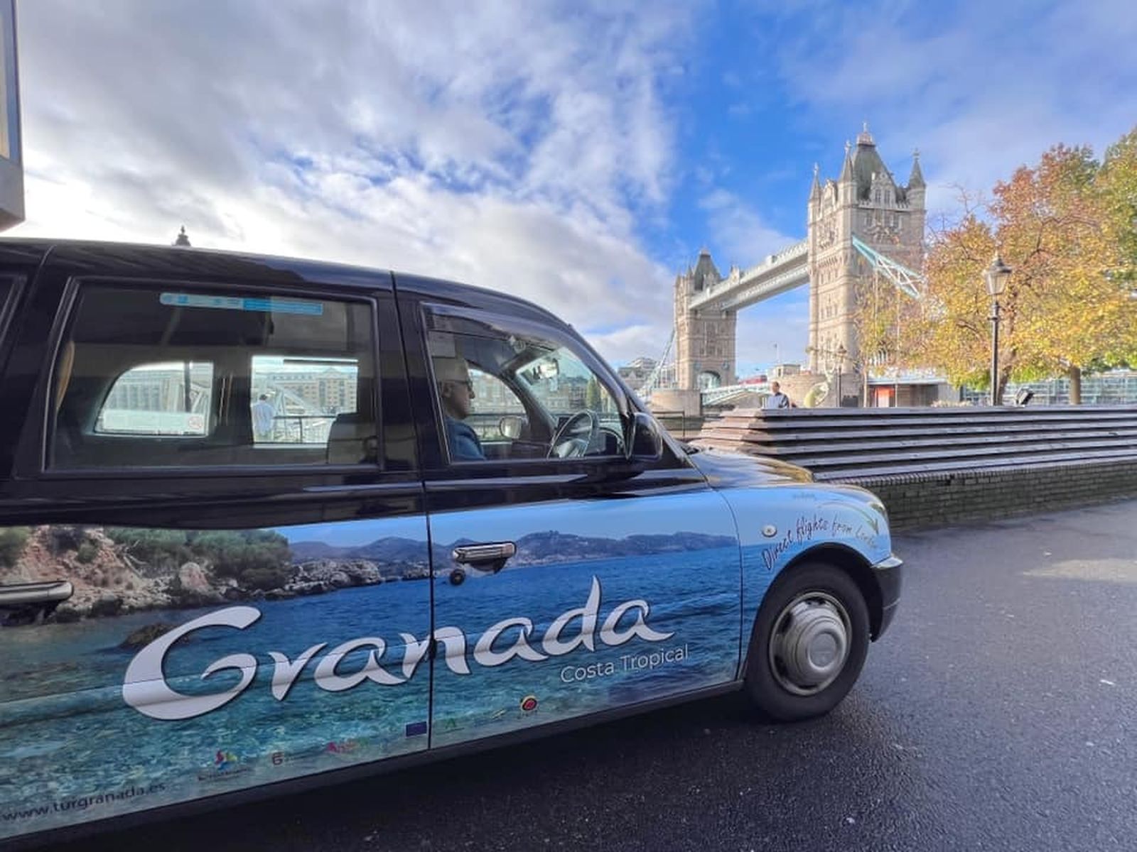 Granada se promocionará durante un mes en los emblemáticos taxis de Londres