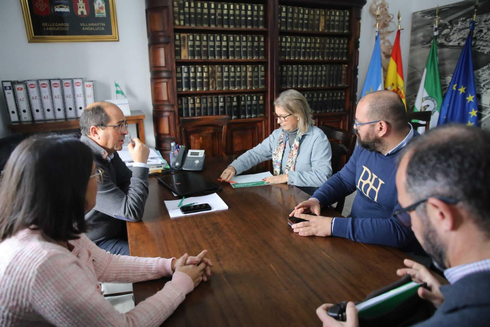 Un momento de la reunión entre los responsables institucionales.