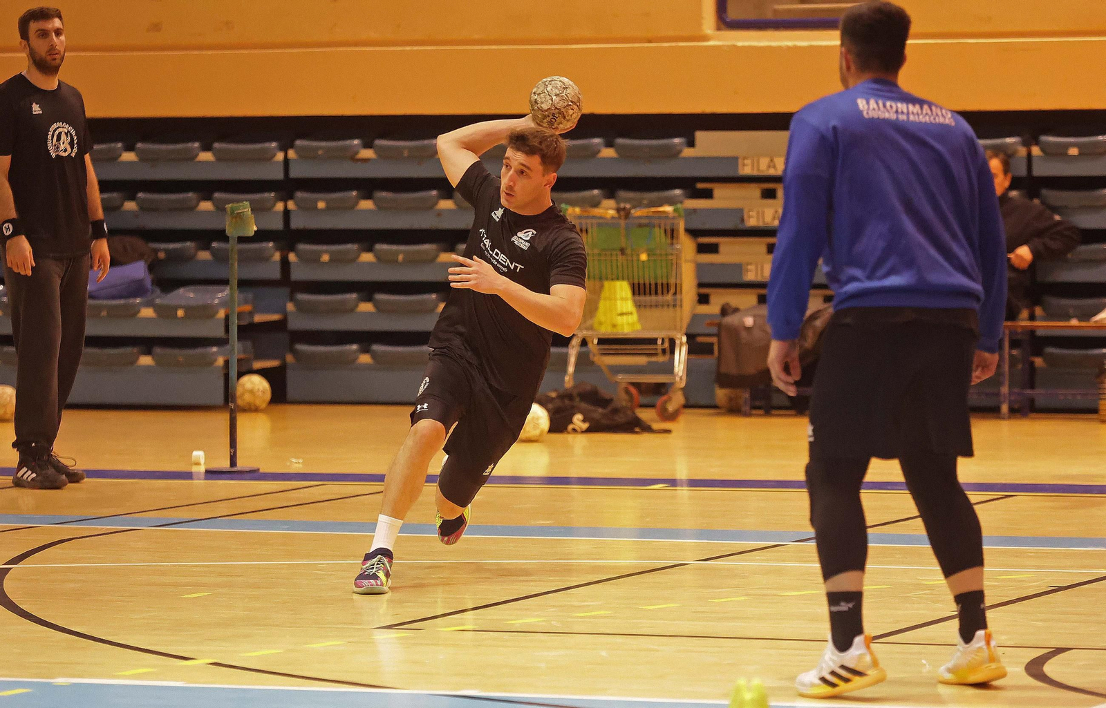 Fotos del entrenamiento del Balonmano Ciudad de Algeciras