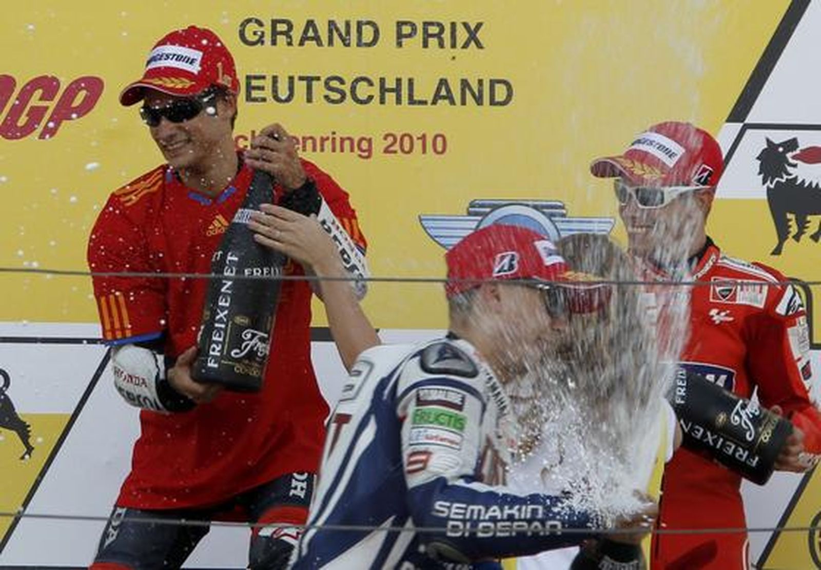 Pedrosa, Elías y Márquez firman una nueva jornada memorable para el motociclismo español. / Reportaje gráfico: EFE, Reuters, AFP.