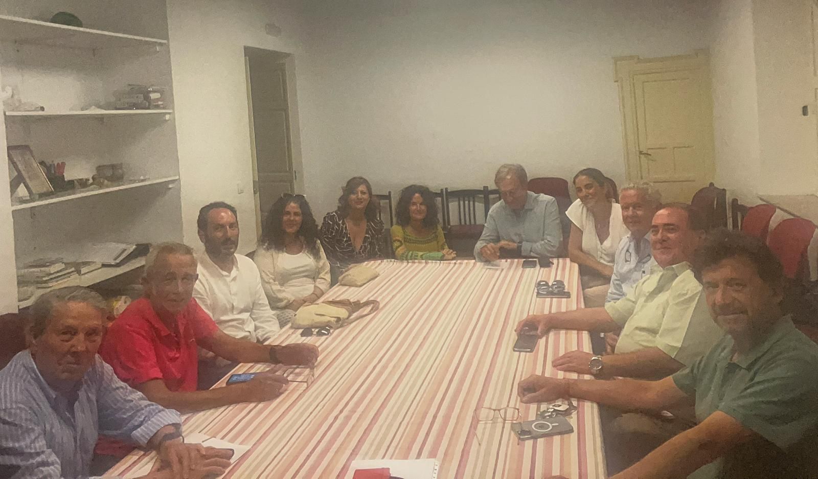 Una imagen de los asistentes a la reunión.