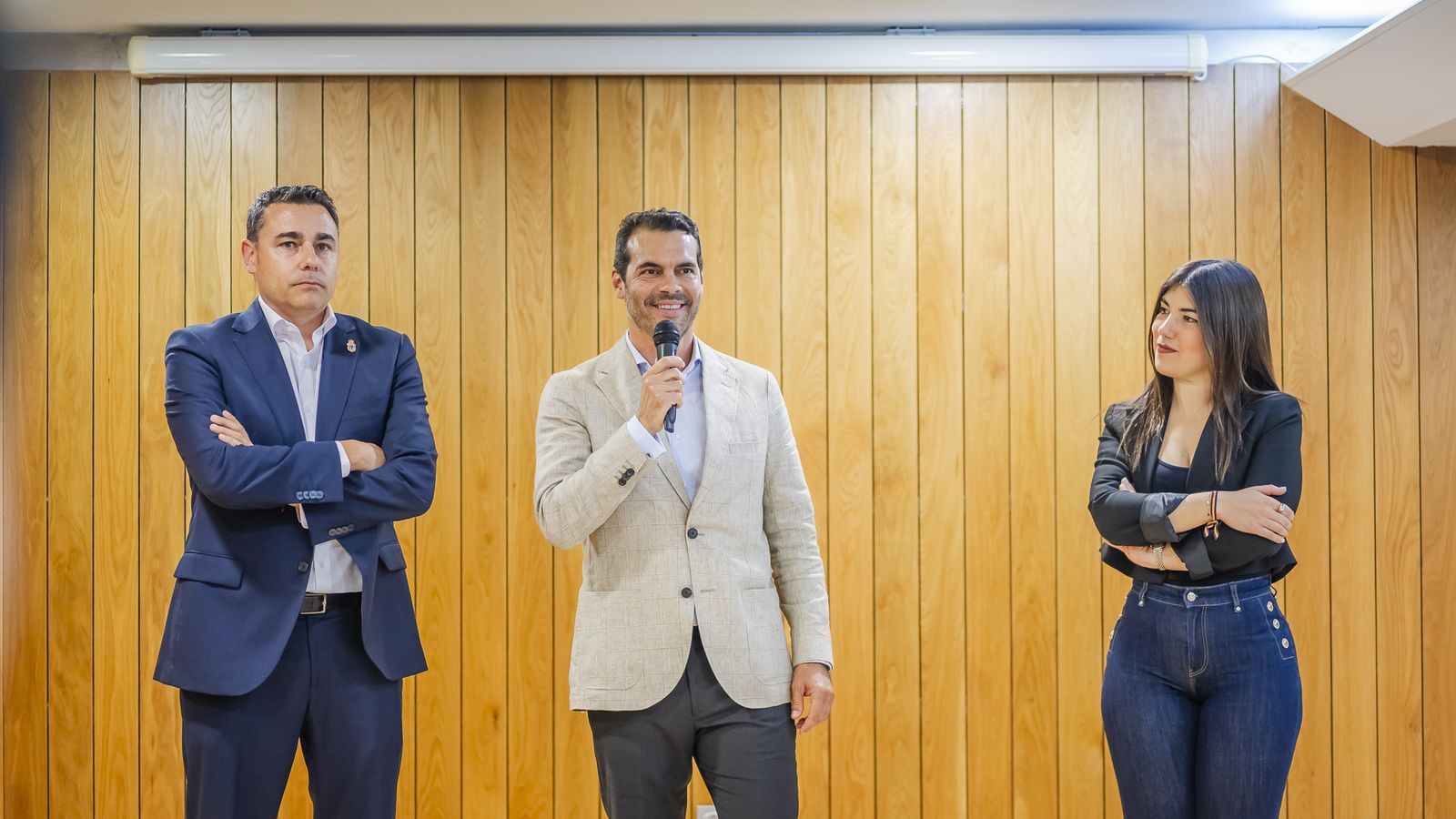 El César acompañado de Daniel Salcedo y Amalia López.