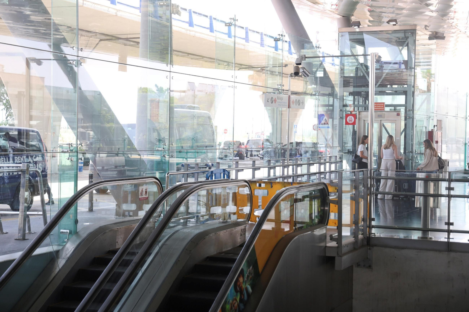 Ascensor roto Cercanías aeropuerto