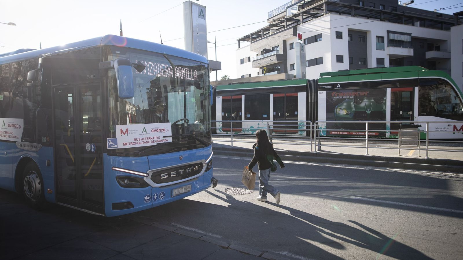 Parada de la lanzadera junto al Nevada Shopping