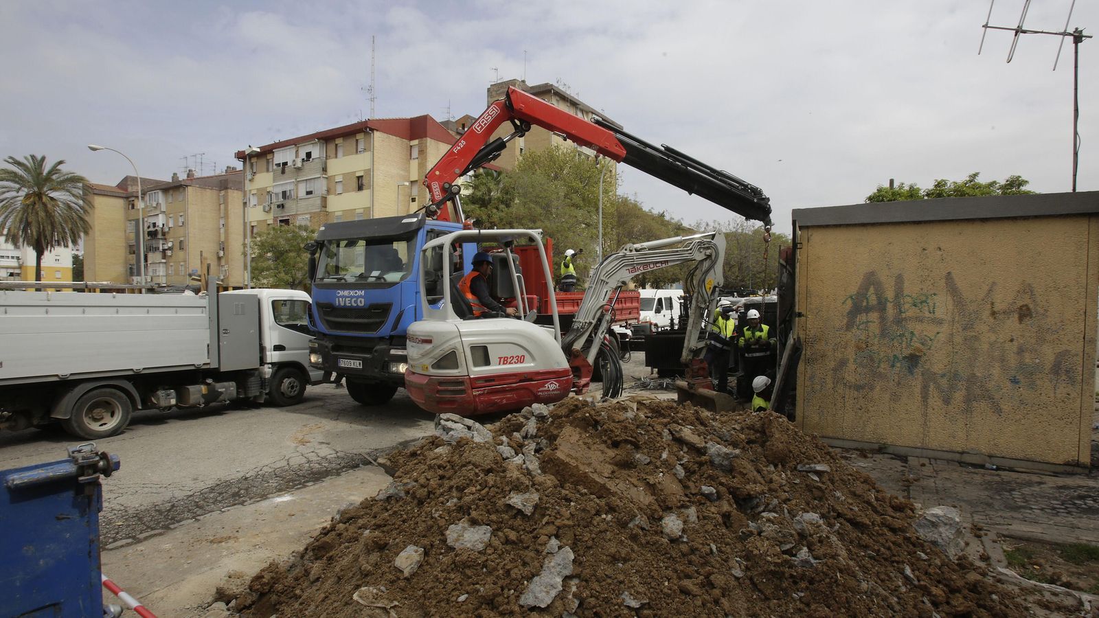 Obras para reemplazar un transformador en el Polígono Sur.