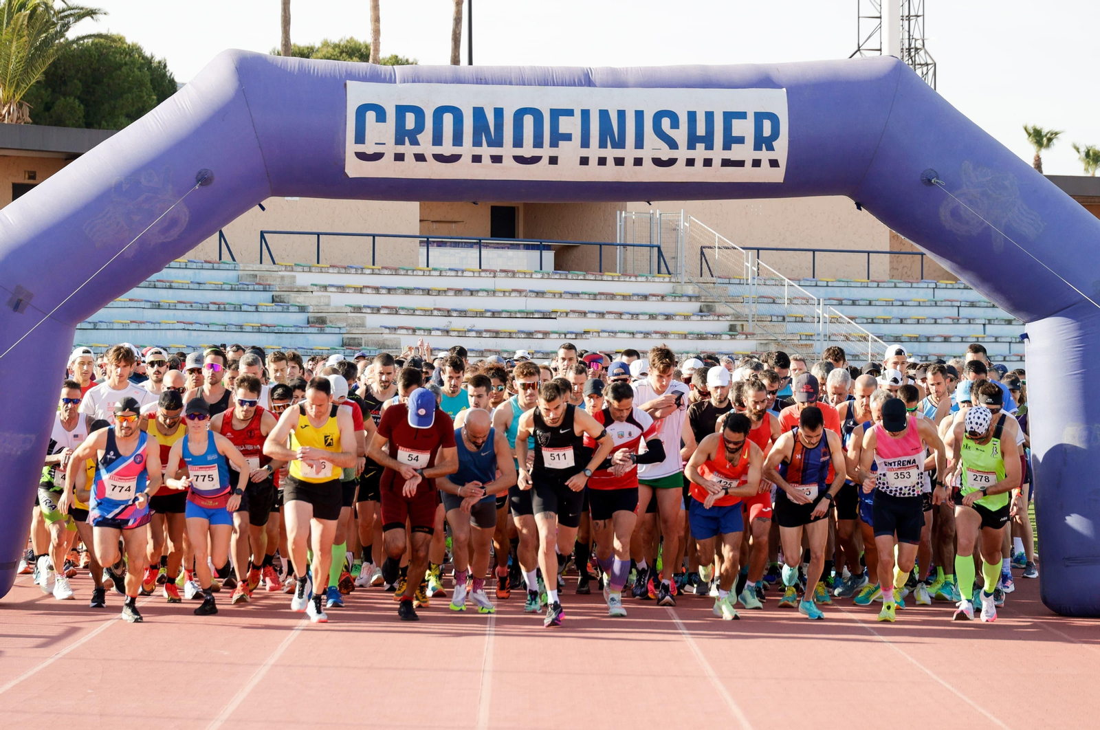 La salida desde San Fernando de la XXXVI Media Maratón Bahía de Cádiz