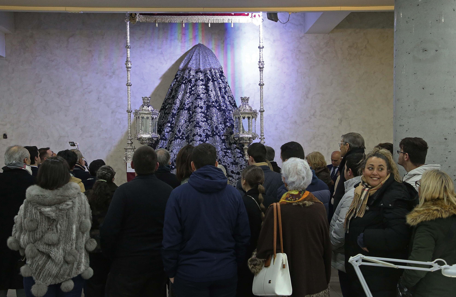 Fotos de la exposición de enseres cofrades en La Línea