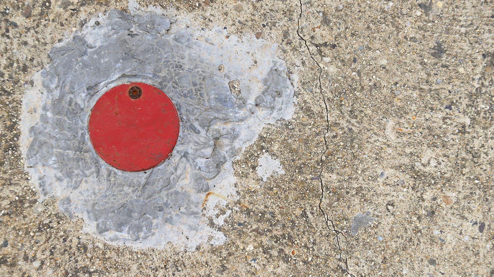 Este punto rojo es en el que se realizó la prospección subterránea que determinó que hay una escorrentía.