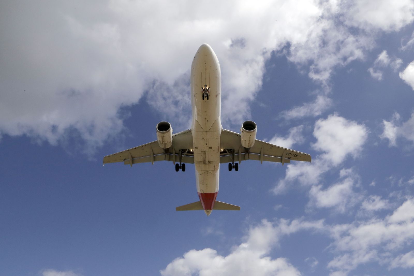 Un avión aterrizando en el Aeropuerto de Jerez.