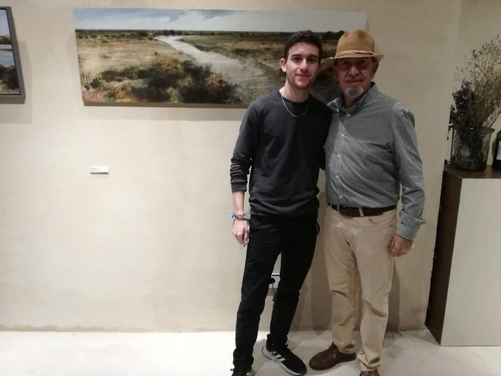 Pepe Palacios, con su sobrino Esteban Palacios, estudiante de Arte y continuador de la saga.