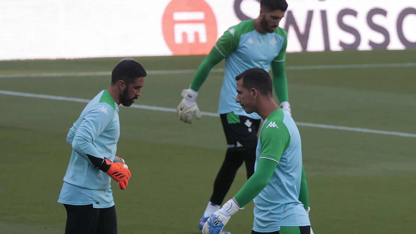 Joel Robles, Bravo y Rui Silva, en el entrenamiento.