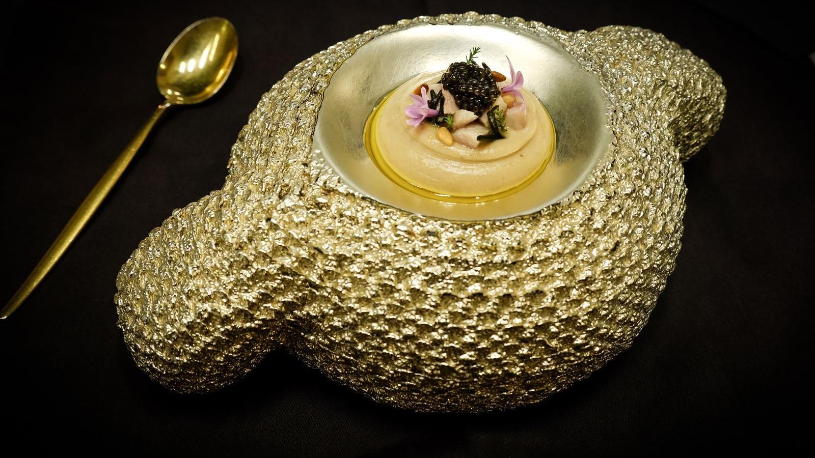 Mazamorra de altramuces y piñones, anguila y granizado de conífera