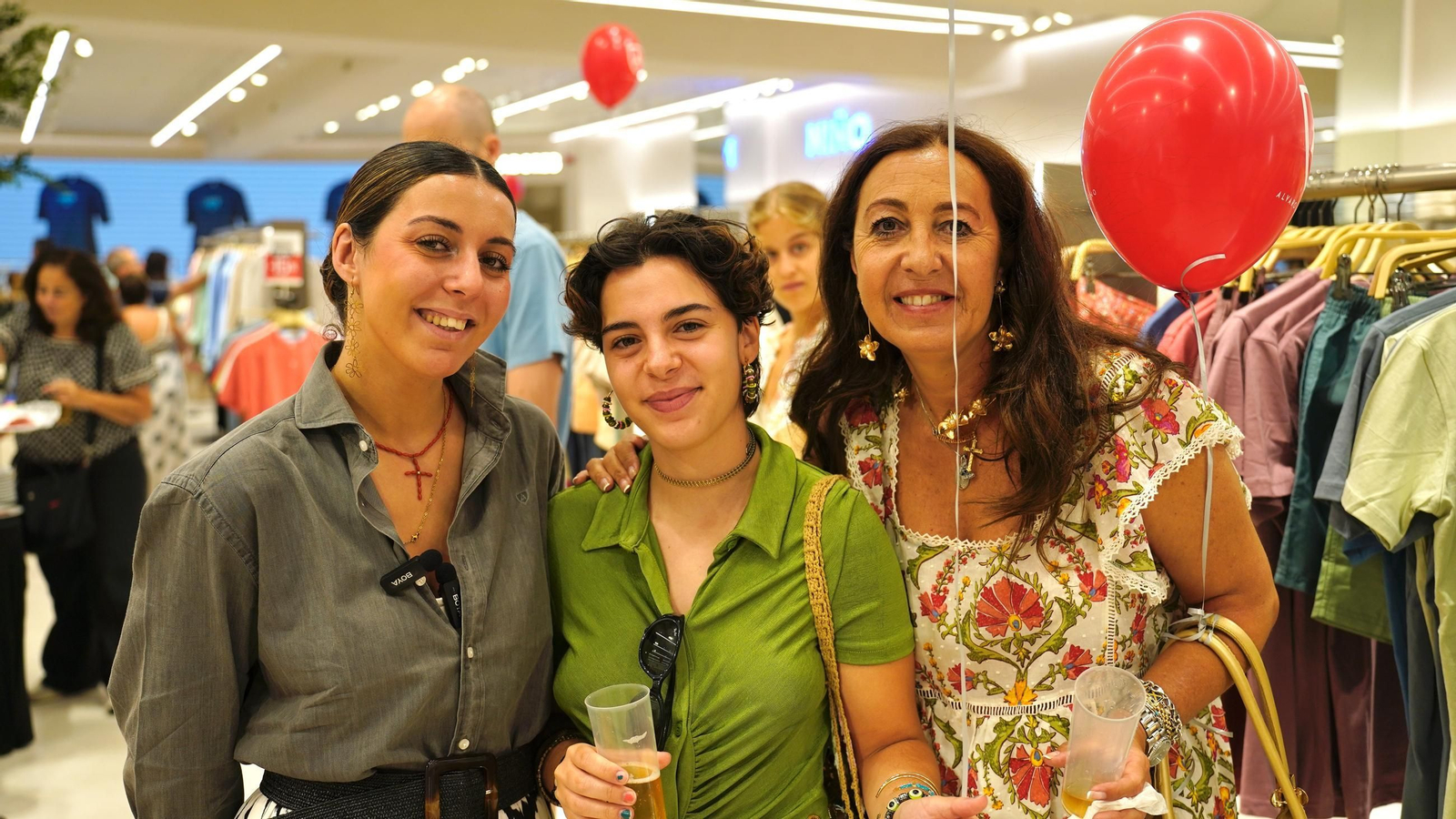 Fotos de la apertura de la marca Álvaro Moreno en el Centro Comercial Puerta Europa de Algeciras
