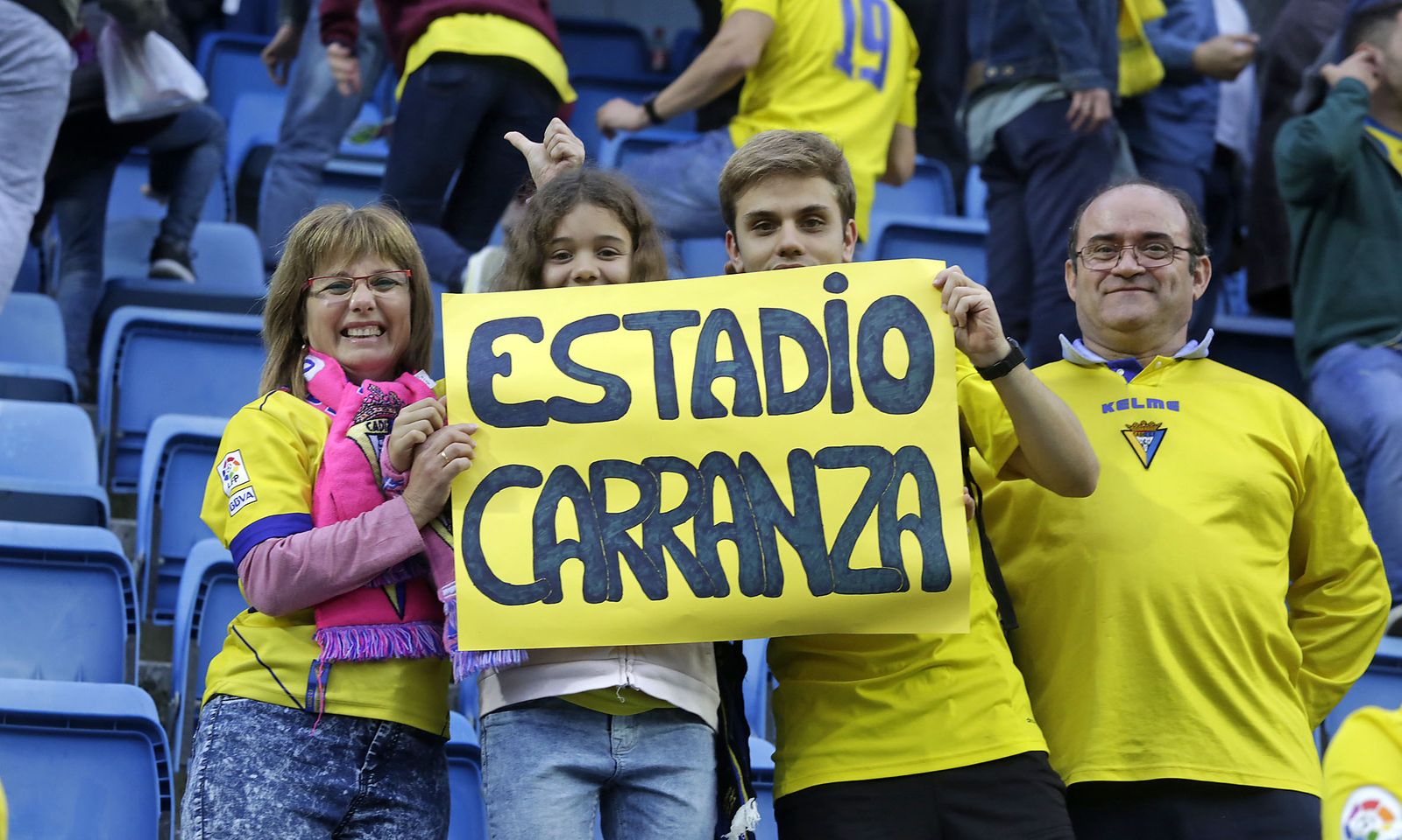 Imagen de archivo de un grupo de cadistas defendiendo su propuesta de nombre para el Estadio