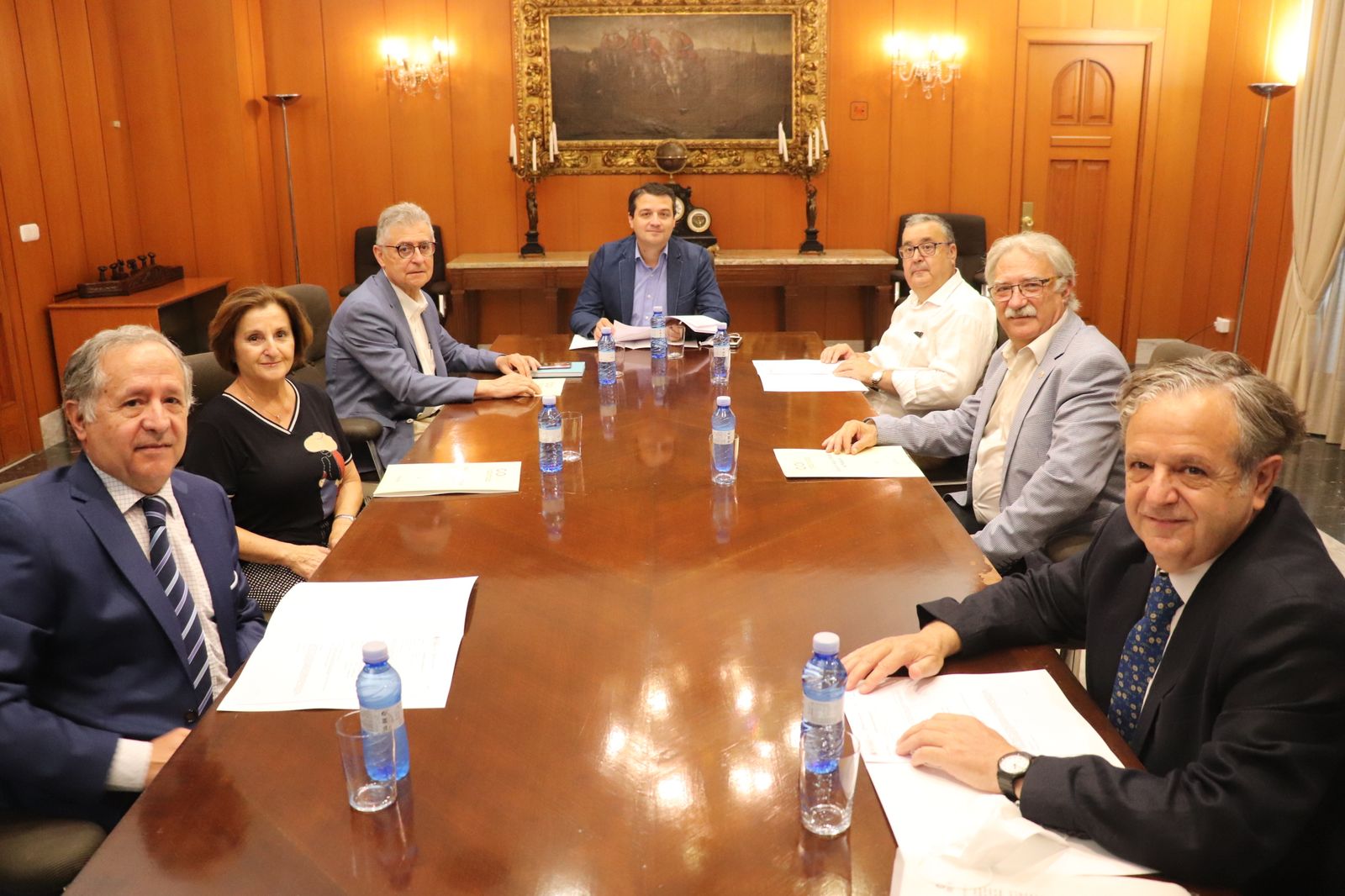 Reunión de los representantes de los colegios profesionales sanitarios con el alcalde.