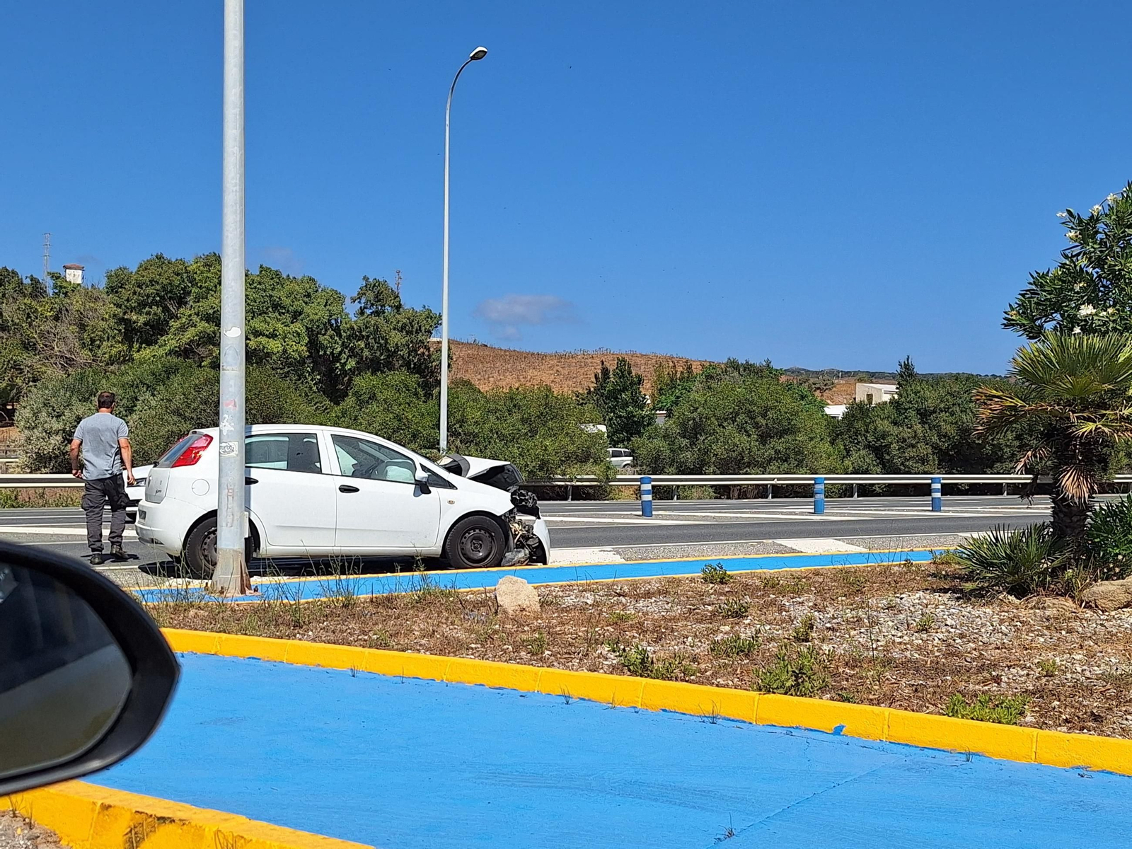 Uno de los coches involucrados en el accidente de Tarifa.
