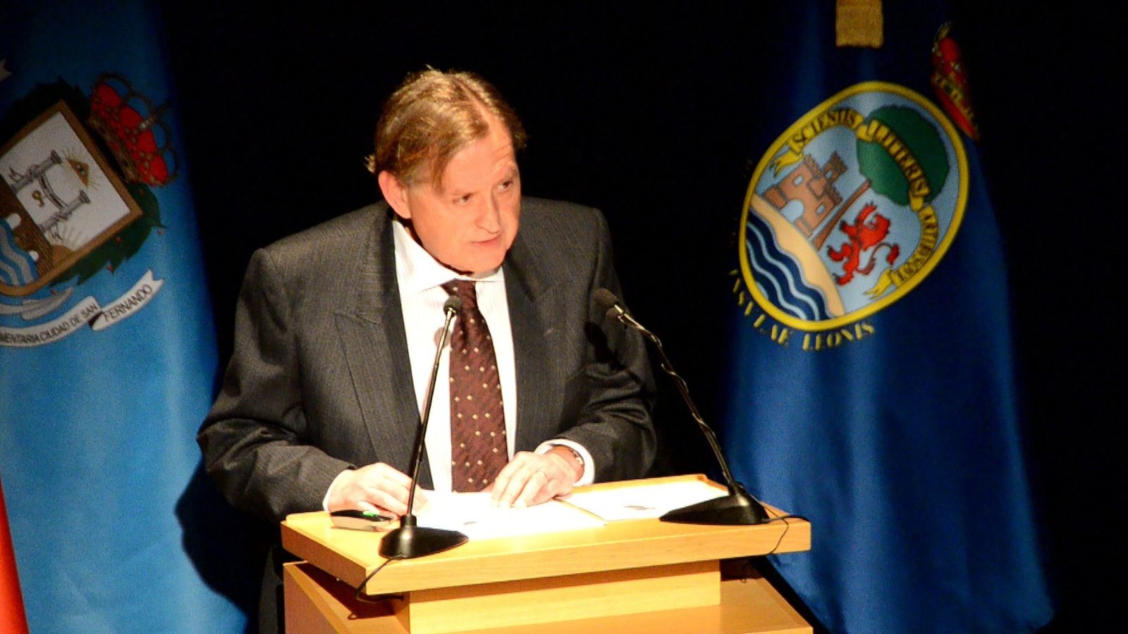 El médico Antonio Pérez Pérez durante su discurso de ingreso.