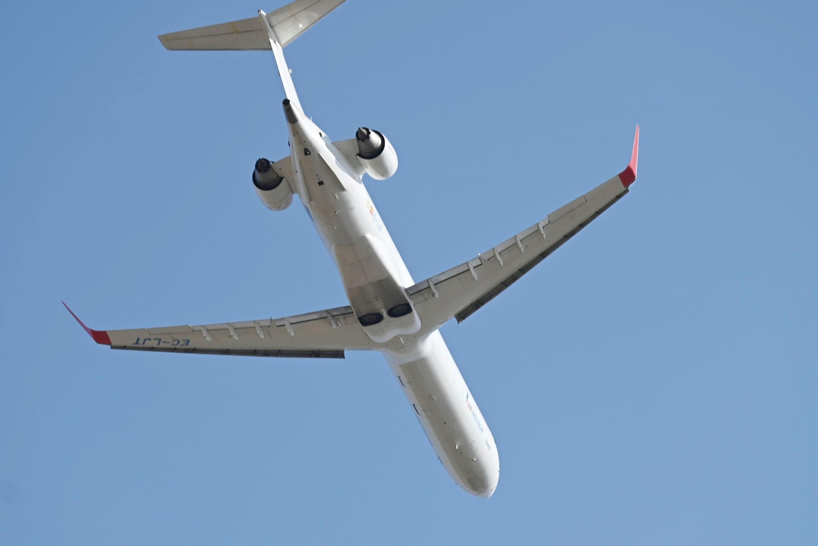 La llegada del primer vuelo del verano entre Córdoba y Mallorca, en imágenes