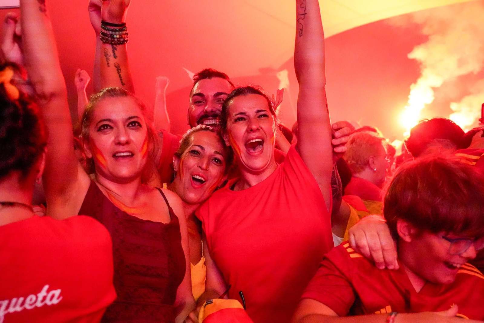 Imágenes del ambiente durante la final de la Eurocopa entre España e Inglaterra Imágenes del ambiente durante la final de la Eurocopa entre España e Inglaterra