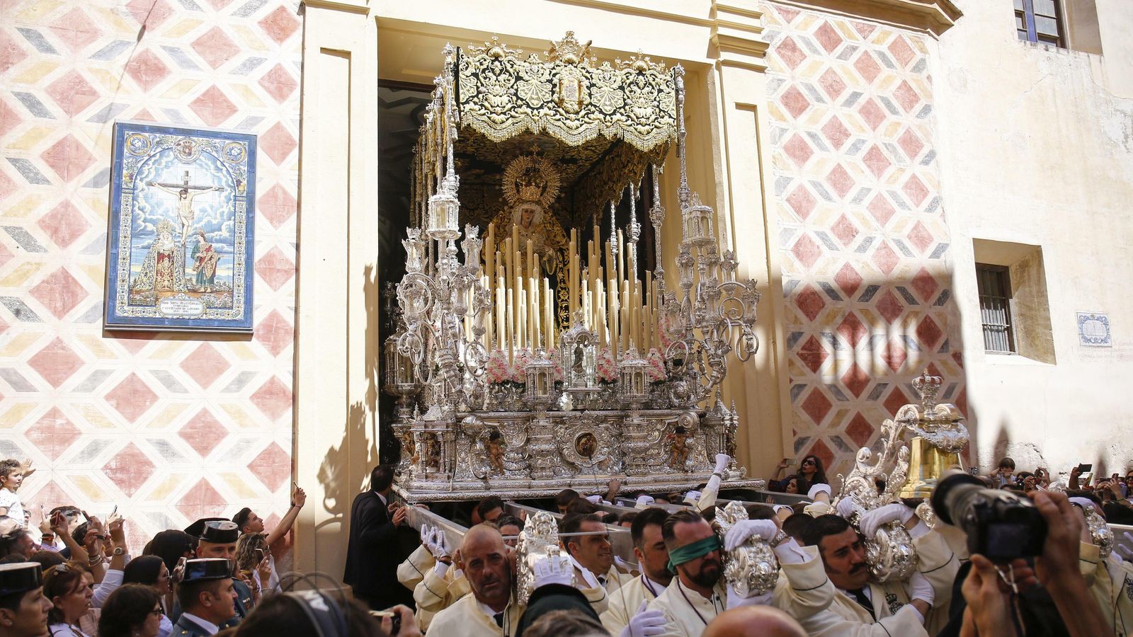 María Santísima de Lágrimas y Favores sale de San Juan por primera vez en horario de tarde.