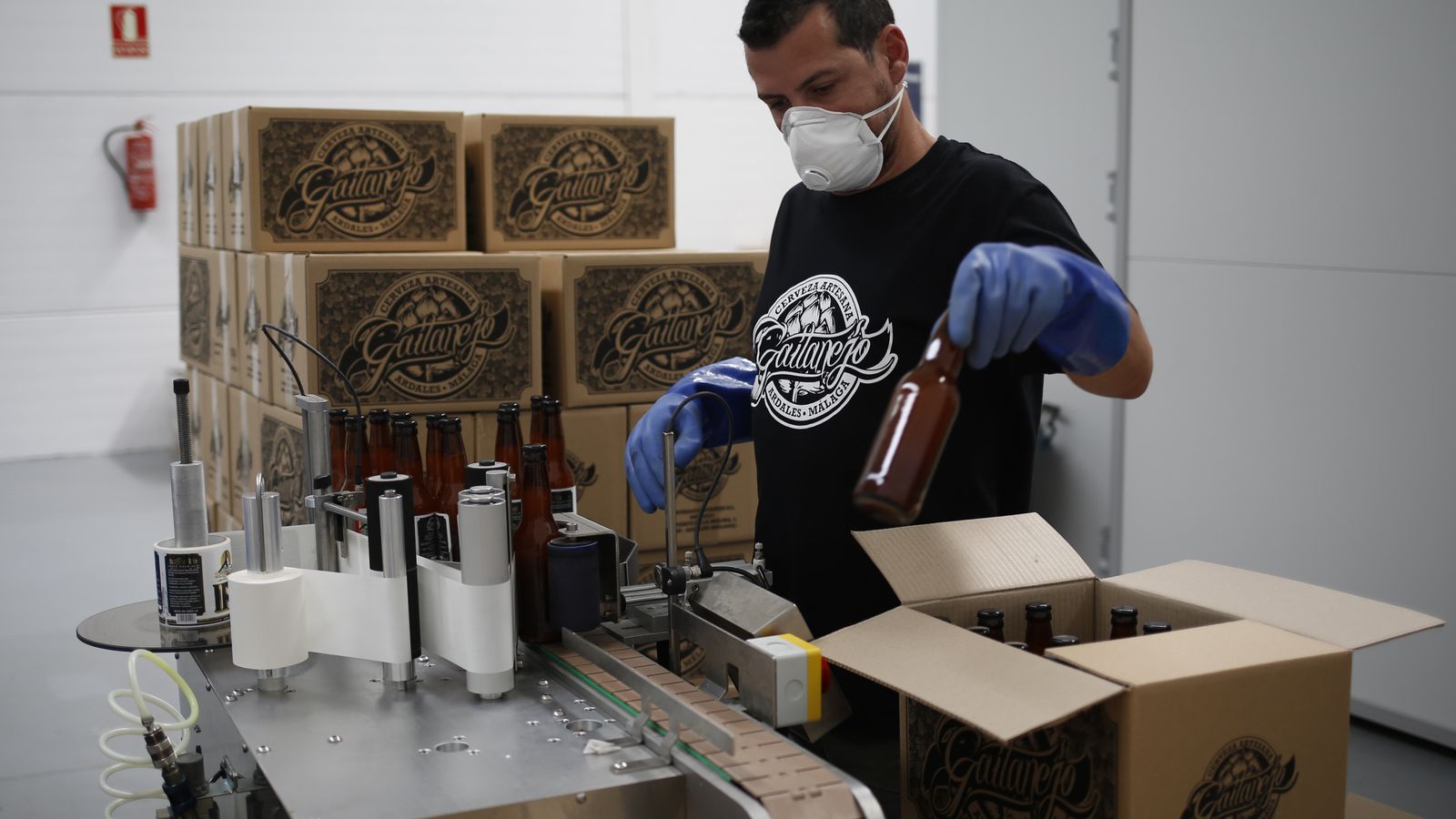 Empaquetado de la cerveza para su envío a tienda