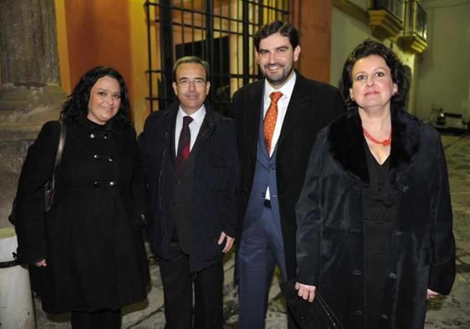 Aguasanta Meléndez, responsable de Mercadona en Sevilla; Juan Carlos Fernández, director general del Grupo Joly; Jorge Romero, director regional de Mercadona, y Luisa María Moreno. 

Foto: Antonio Pizarro / Juan Carlos Vázquez / Victoria Hidalgo / Manuel Gómez