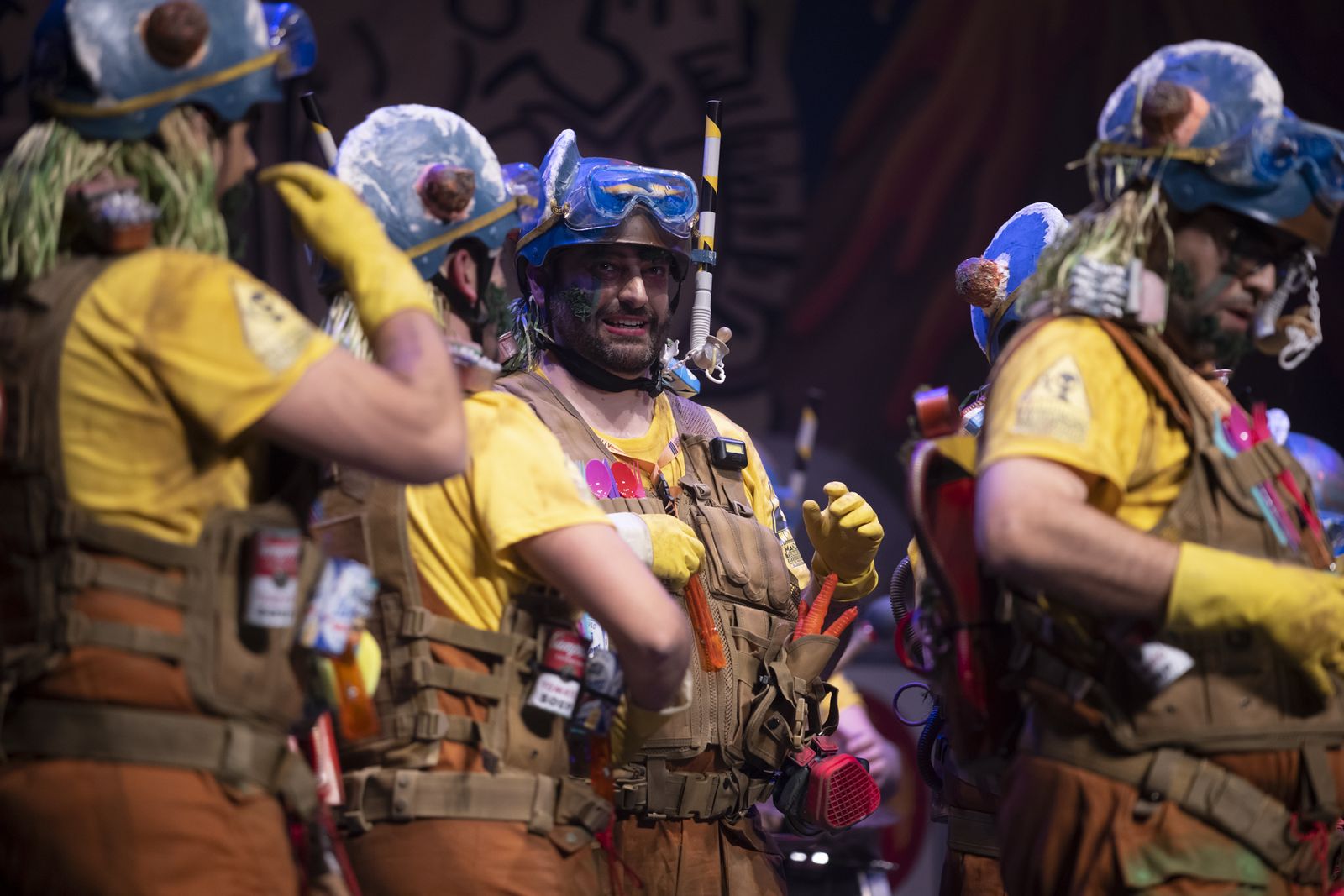 Imágenes de la actuación de la murga de Huelva "No te vayas a espantar. El juicio final" en el Carnaval Colombino