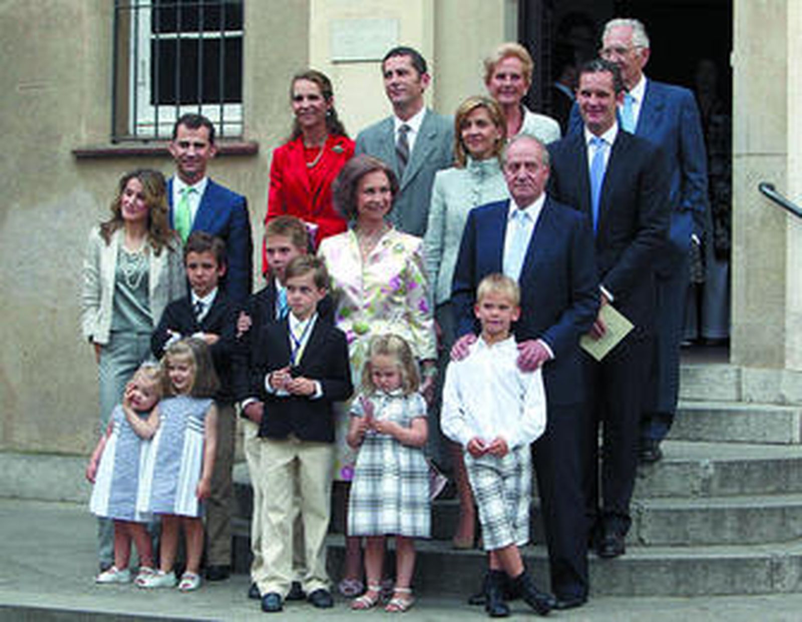 La Primera Comunión de Juan y Pablo Urdangarín reúne a la Familia Real