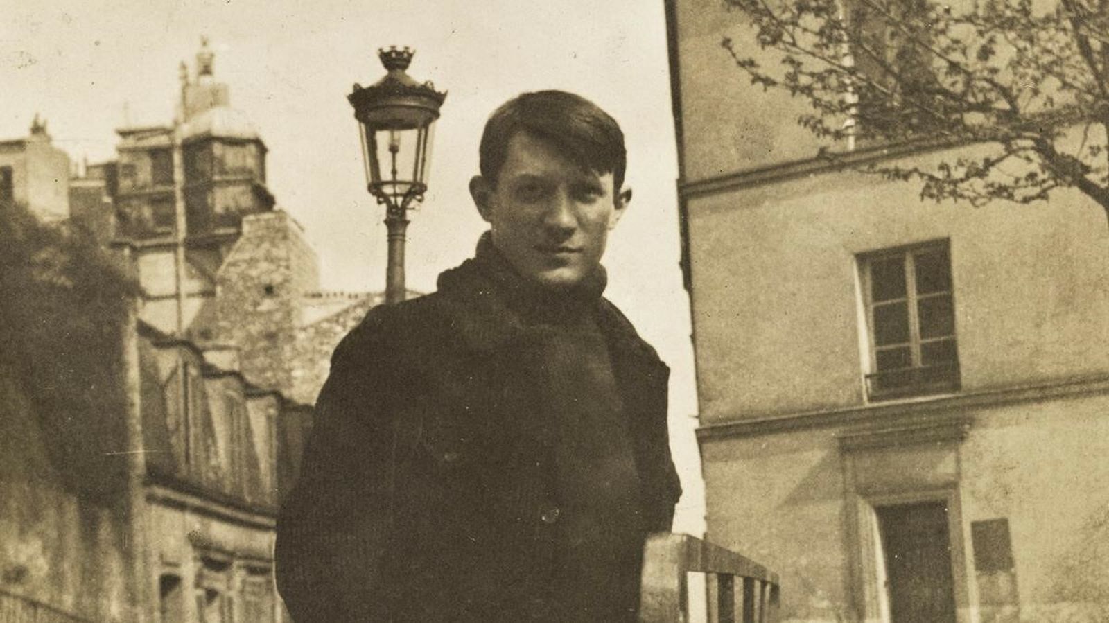 Pablo Picasso, en el Montmartre parisino, en una imagen de 1904.