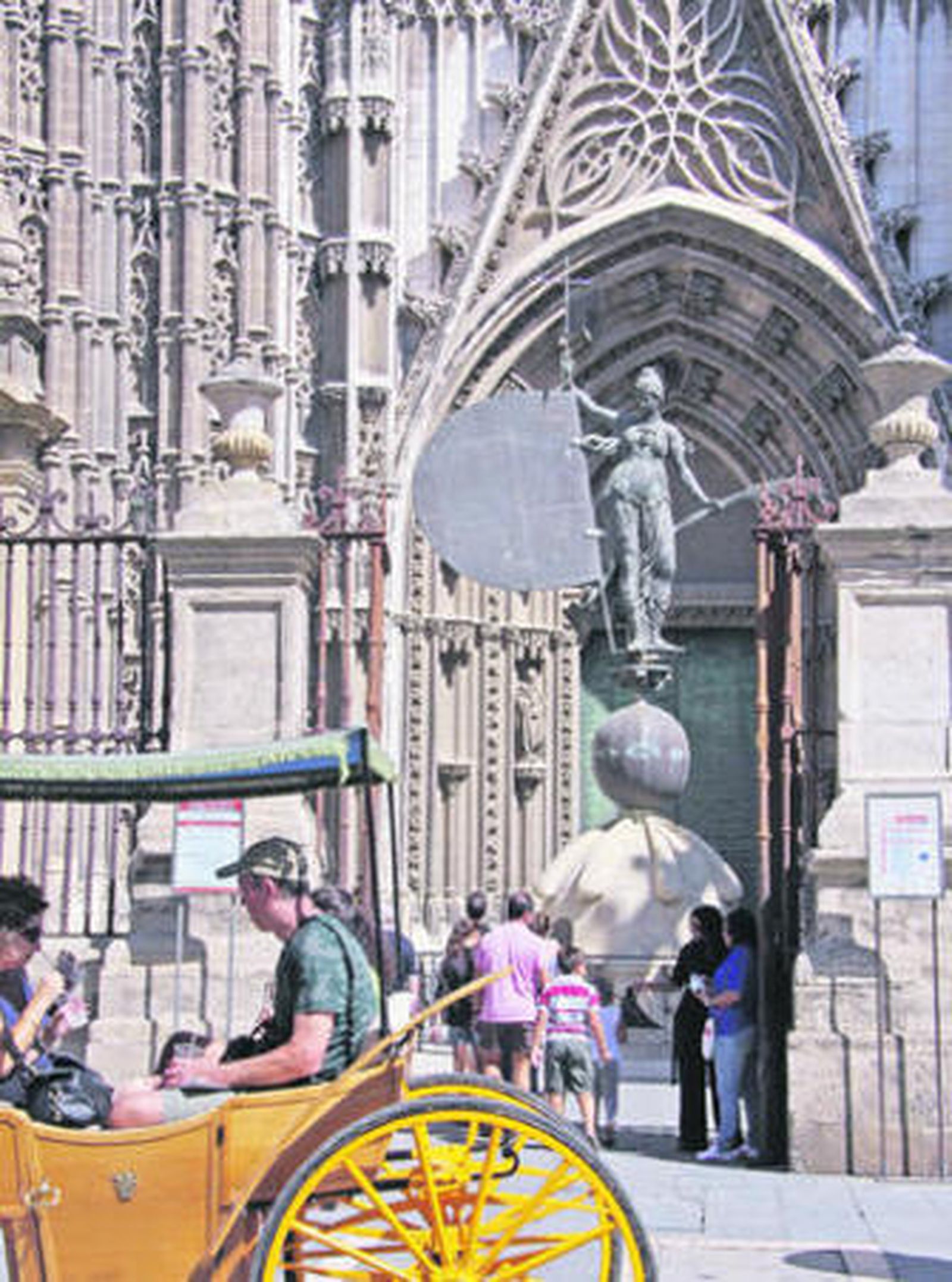 La Puerta del Príncipe, que da acceso a la Catedral de Sevilla