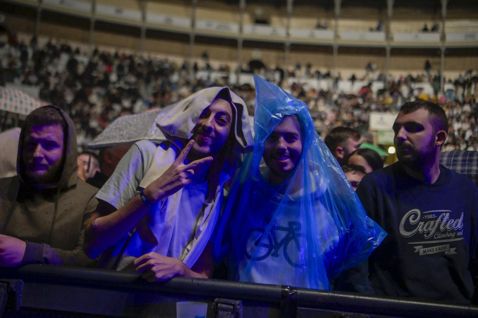 Así fue el concierto, bajo la lluvia, de Los Chichos en Granada