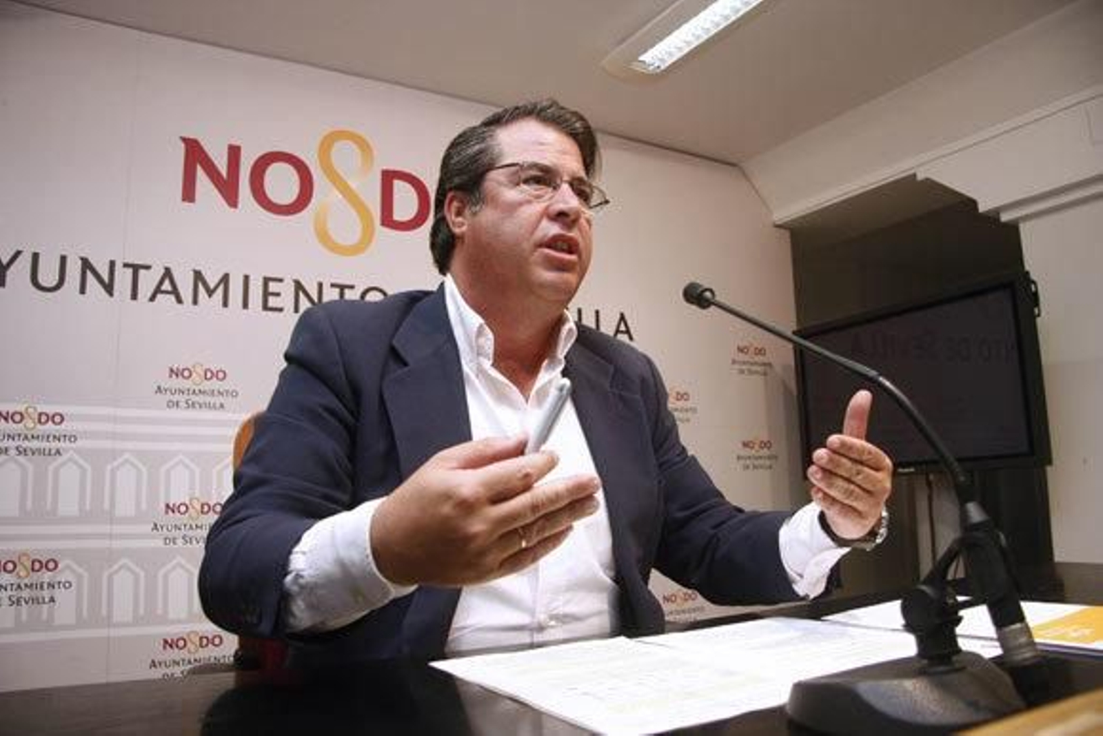 Serrano confirma que recibió al administrador de Fitonovo