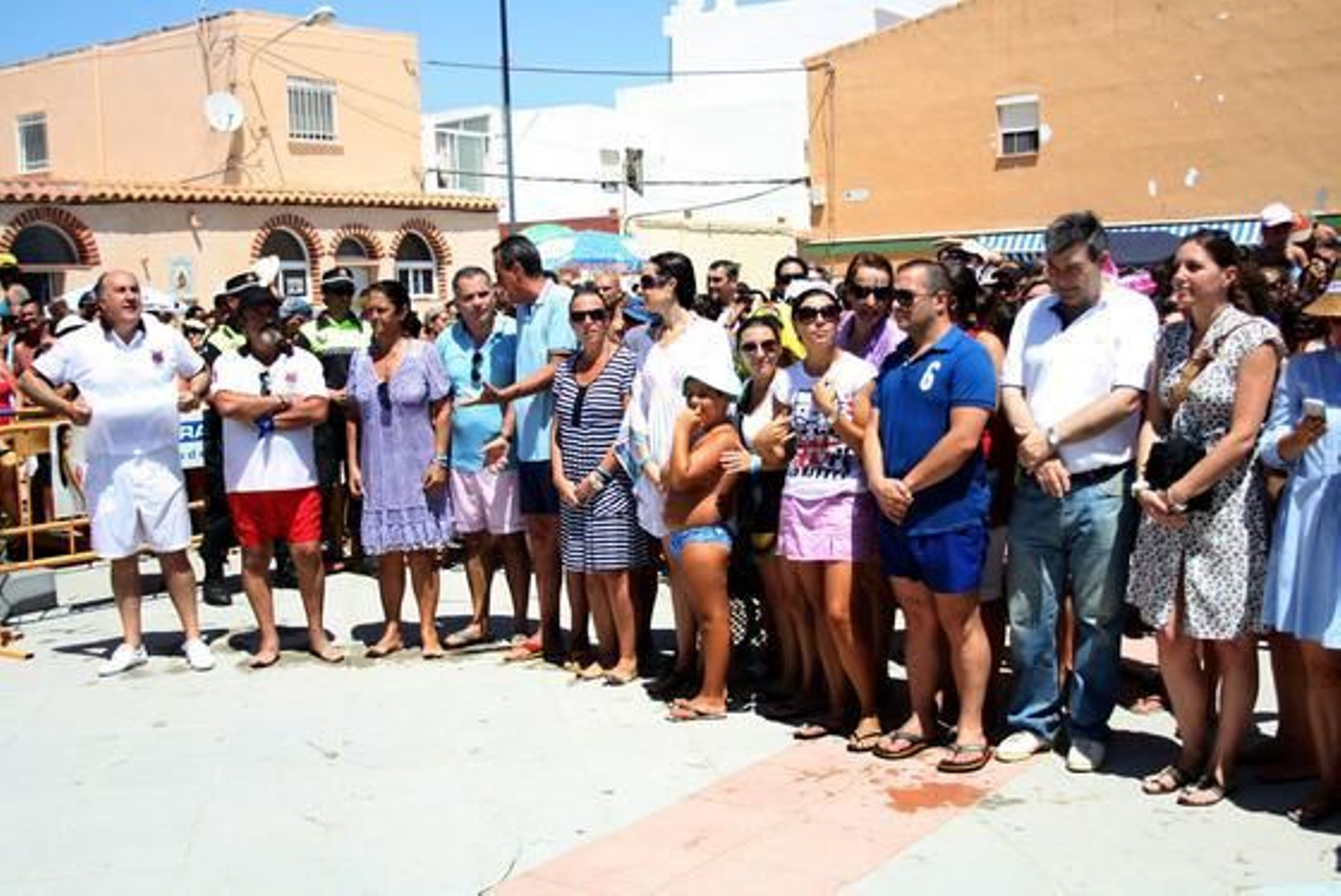 Miles de fieles recibieron con entusiasmo a la imagen en su llegada a la playa.

Foto: Fran Montes