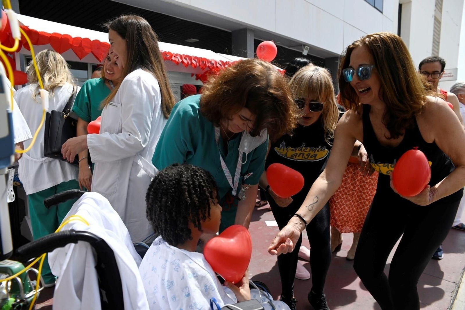 El Hospital Reina Sofía de Córdoba homenajea a los niños hospitalizados, en imágenes