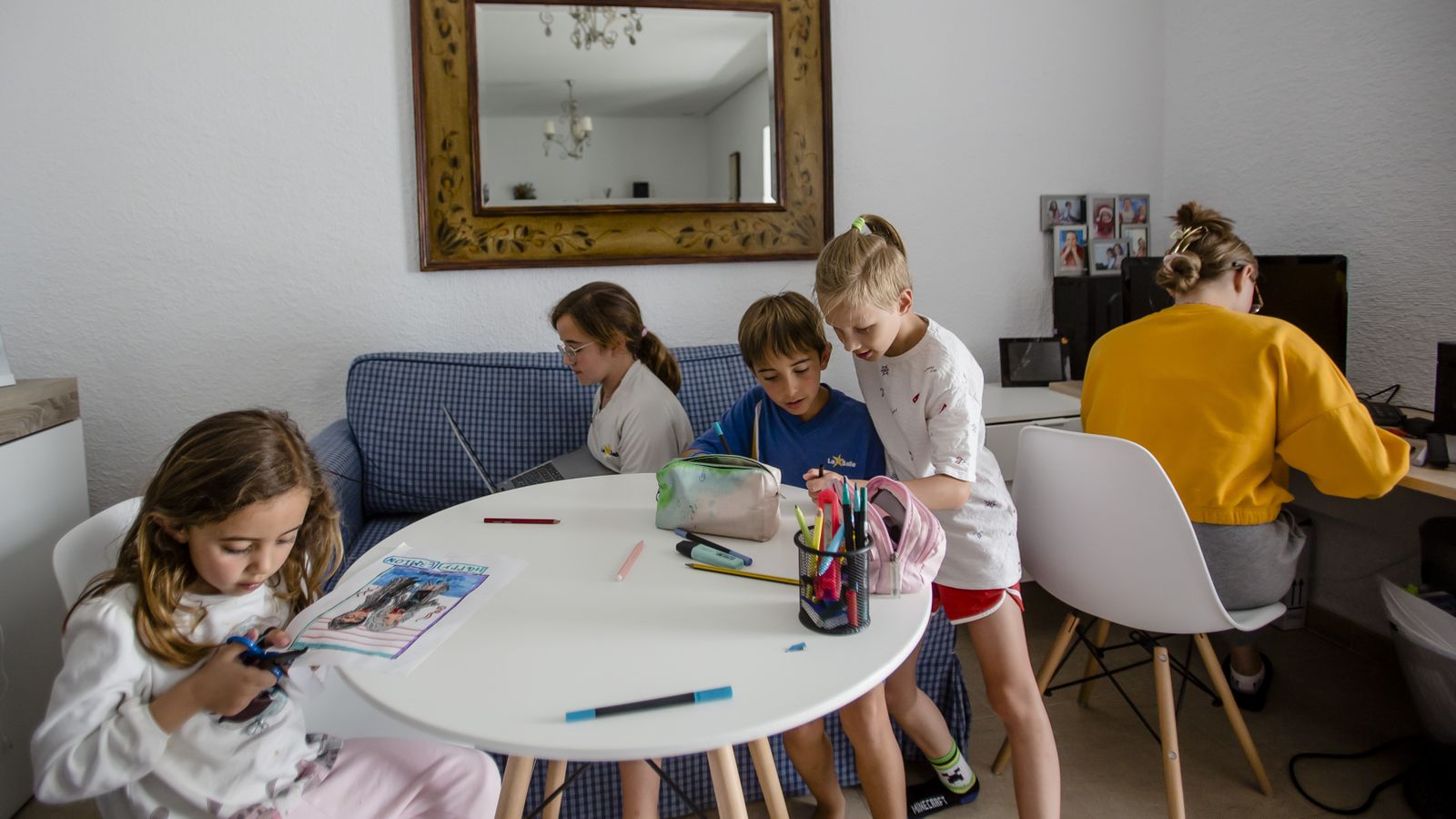 Menores participan en un plan de acogida familiar.