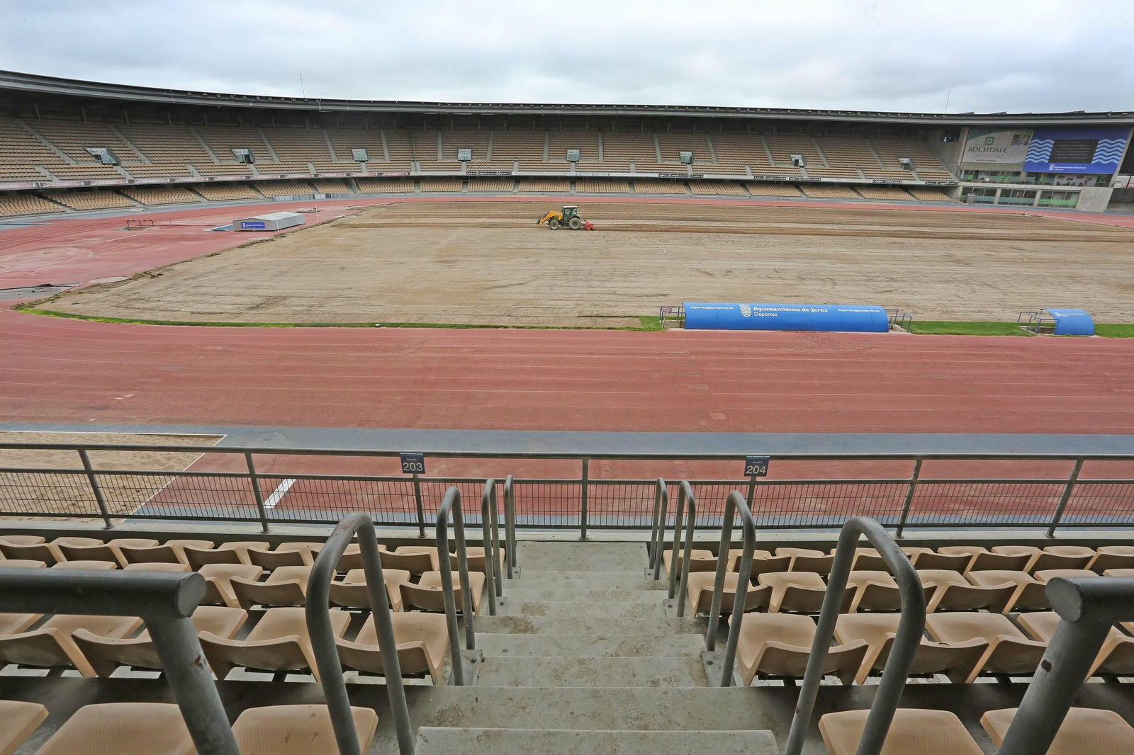 Aspecto que presenta el estadio, ya sin hierba.