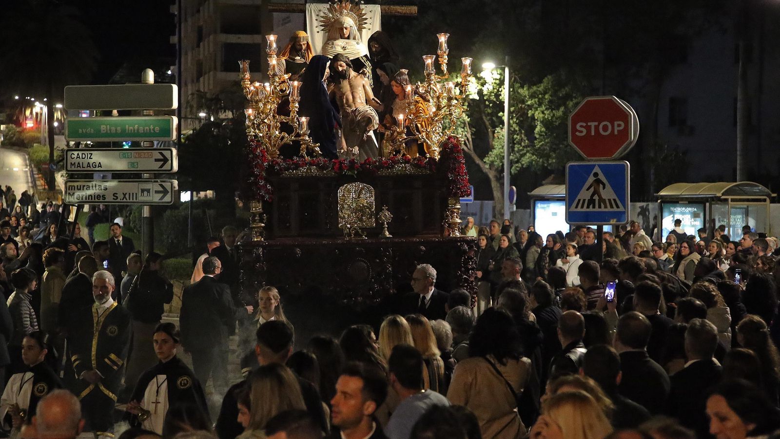 Fotos del Viernes Santo en Algeciras: Santo Entierro, Sagrada Mortaja y Misericordia