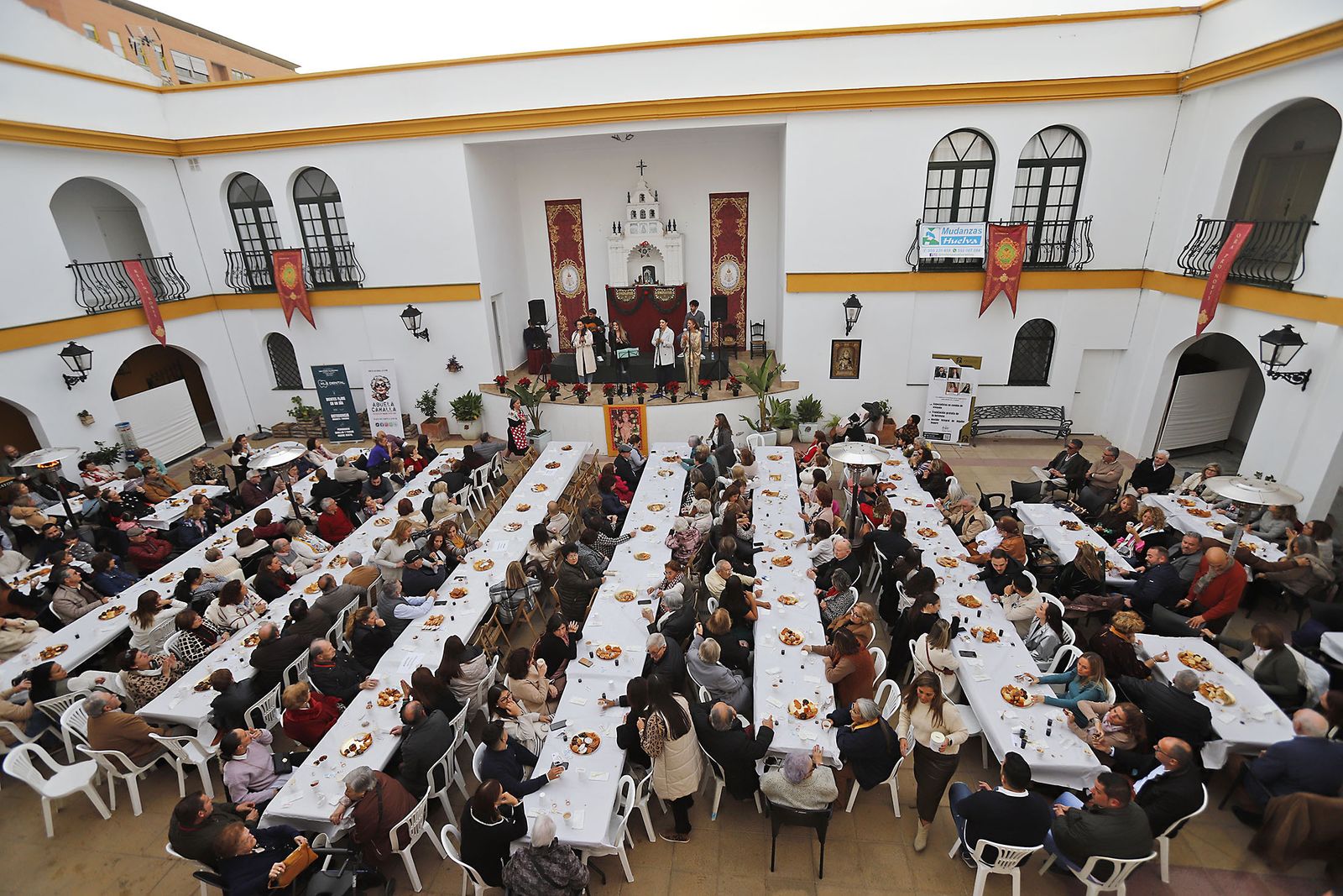 Imágenes de la zambomba en la Hermandad de Emigrantes