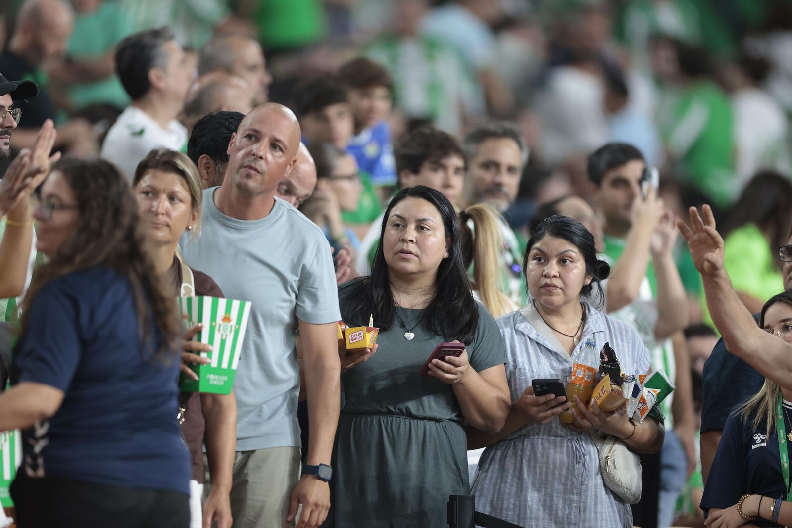 Búscate en las fotos del Betis - Nottingham Forest